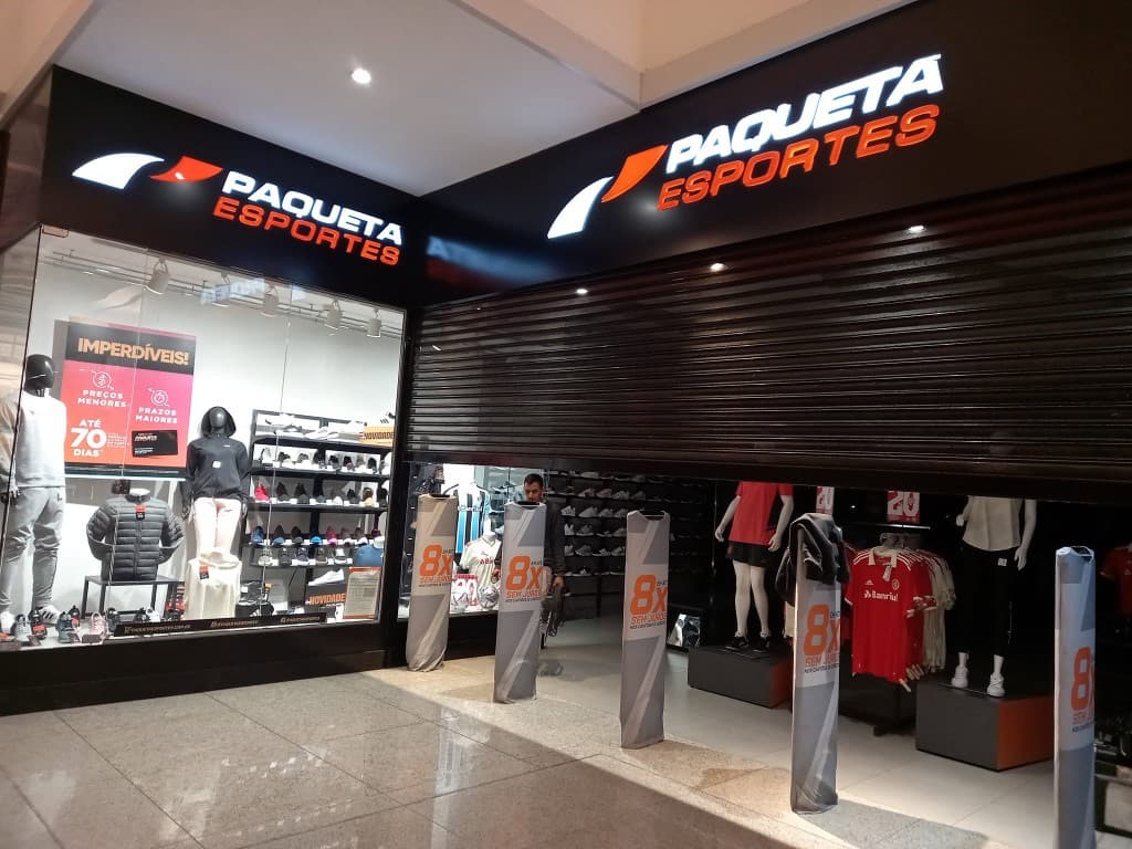 Fachada da Paqueta Esportes em shopping